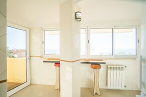 Panoramic Tagus River Terrace Apartment in Alfama