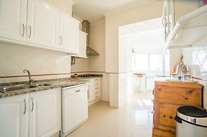 Panoramic Tagus River Terrace Apartment in Alfama