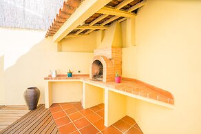 Panoramic Tagus River Terrace Apartment in Alfama