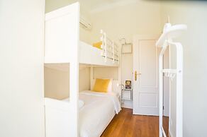 Panoramic Tagus River Terrace Apartment in Alfama