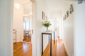 Panoramic Tagus River Terrace Apartment in Alfama