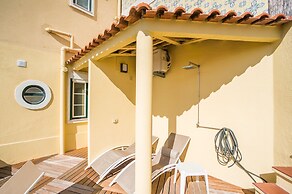 Panoramic Tagus River Terrace Apartment in Alfama