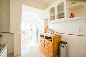 Panoramic Tagus River Terrace Apartment in Alfama