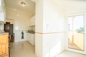 Panoramic Tagus River Terrace Apartment in Alfama