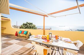 Panoramic Tagus River Terrace Apartment in Alfama