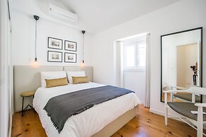 Chiado & Design Apartment