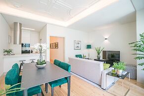 Courtyard & Elegance Apartment