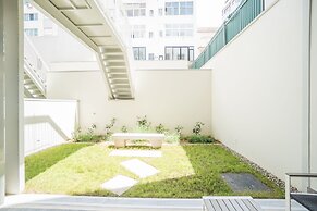 Courtyard & Elegance Apartment