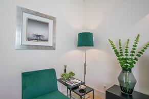 Courtyard & Elegance Apartment