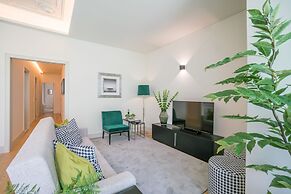 Courtyard & Elegance Apartment