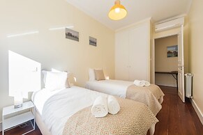 Spacious Graça River View Apartment