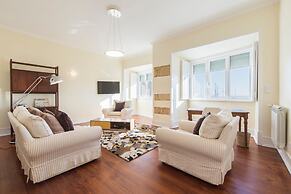 Spacious Graça River View Apartment