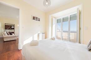 Spacious Graça River View Apartment