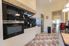 Spacious Graça River View Apartment