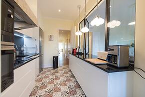 Spacious Graça River View Apartment