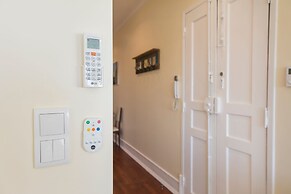 Spacious Graça River View Apartment