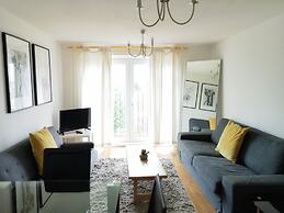 Bright & Modern 2BR Apartment Parking