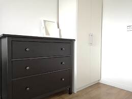 Bright & Modern 2BR Apartment Parking