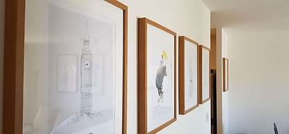 Bright & Modern 2BR Apartment Parking