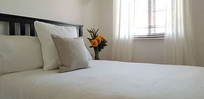 Bright & Modern 2BR Apartment Parking