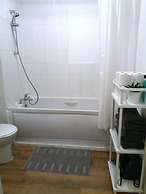 Bright & Modern 2BR Apartment Parking