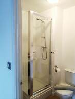 Bright & Modern 2BR Apartment Parking