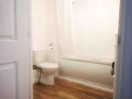 Bright & Modern 2BR Apartment Parking