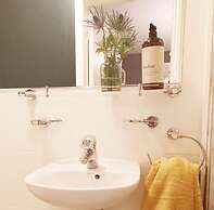 Charming  Oxford Apartments