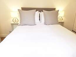 Charming  Oxford Apartments