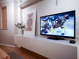 Central Spacious & Stylish Apartment