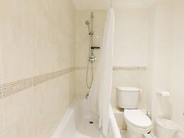 Central Spacious & Stylish Apartment