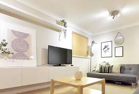 Central Spacious & Stylish Apartment