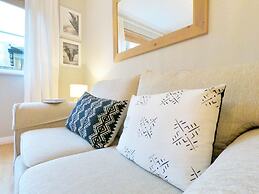 Central Spacious & Stylish Apartment