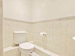 Central Spacious & Stylish Apartment