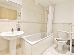 Central Spacious & Stylish Apartment