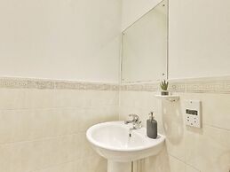 Central Spacious & Stylish Apartment