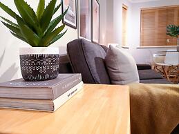 Central Spacious & Stylish Apartment