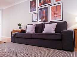 Central Spacious & Stylish Apartment