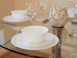 Central Spacious & Stylish Apartment