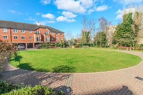 Central Spacious & Stylish Apartment