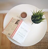 Central Spacious & Stylish Apartment