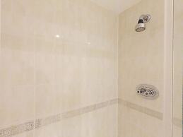 Central Spacious & Stylish Apartment