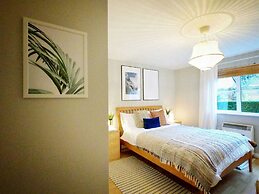 Central Spacious & Stylish Apartment