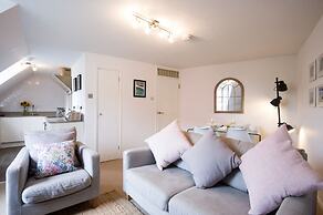 Luxurious & Modern Home