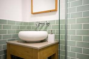 Luxurious & Modern Home