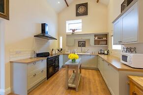 Muddifords Court