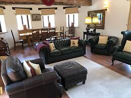 Muddifords Court