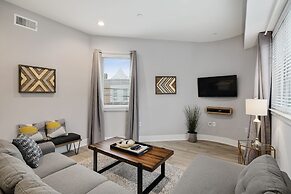 Bright 3 Bedroom + Rooftop Views