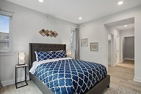 Bright 3 Bedroom + Rooftop Views