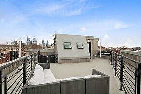 Bright 3 Bedroom + Rooftop Views